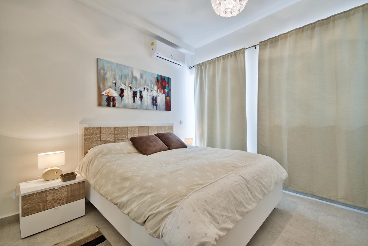 "Centre Point" Apartment Saint Julian's Exterior photo
